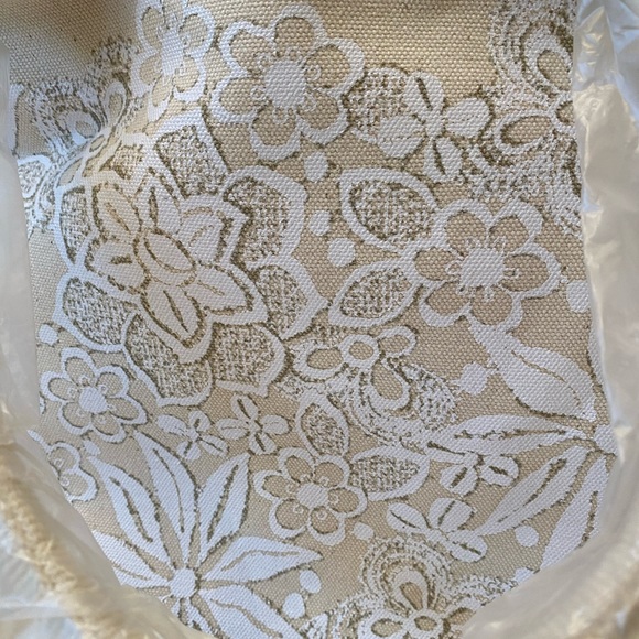 ❣️Oscar de la Renta❣️‼️HostPick 2x‼️Beautiful & Fun Tote Bag 🐰 - Picture 7 of 16